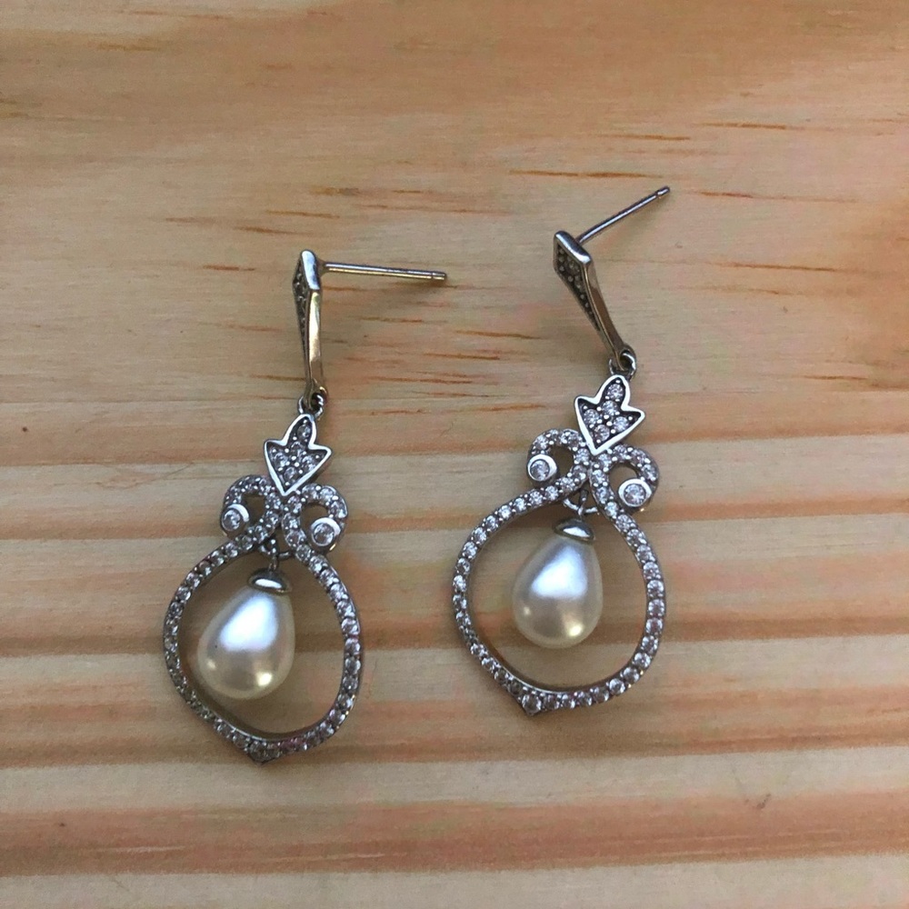 Pearl earring